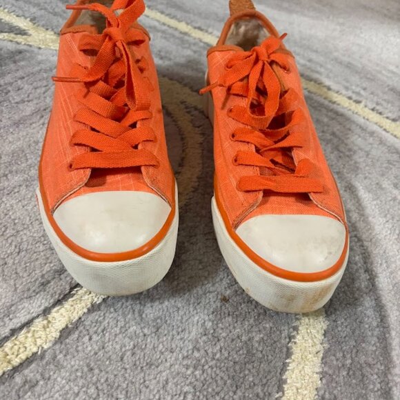 🌼 Bright Orange UGG Sneakers - Picture 3 of 7